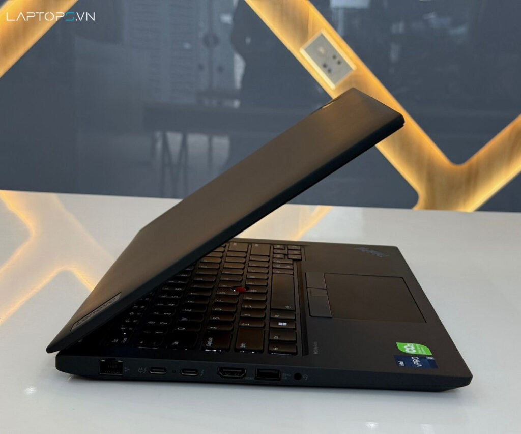 Lenovo Thinkpad P1 Gen 3 17 Lenovo Thinkpad P14s Gen 4 LAPTOPS.VN 1 1