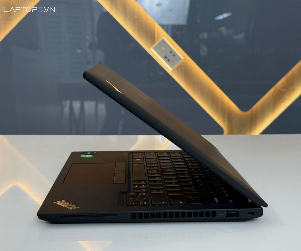 Lenovo Thinkpad P1 Gen 3 16 Lenovo Thinkpad P14s Gen 4 LAPTOPS.VN 2 1