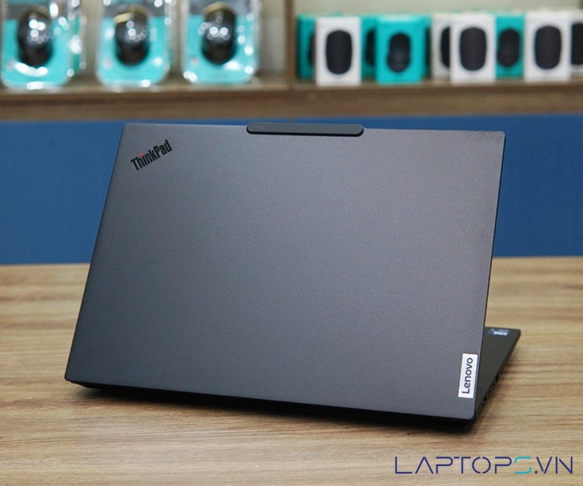 Lenovo Thinkpad P14s Gen 5 9 Thiết kế ThinkPad P14s Gen 5 mỏng nhẹ, sang trọng và bền bỉ chuẩn quân đội