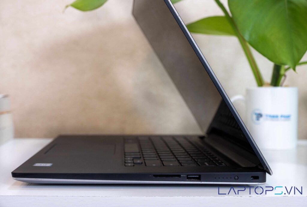 Dell XPS 15 9550 11 Thiết kế gọn nhẹ, sang trọng