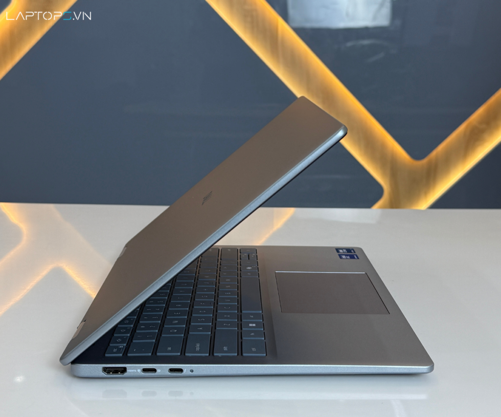 Dell 14 Plus 2 in 1 DB04250 (2025) 17 Kết nối đa dạng, tốc độ cao