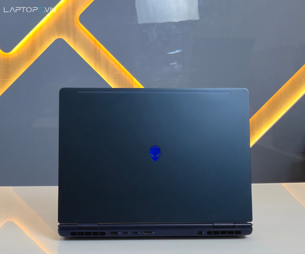 Dell Alienware 16 Aurora AC16250 16 Thiết Kế Tương Lai & Độ Bền Chuẩn Quân Đội