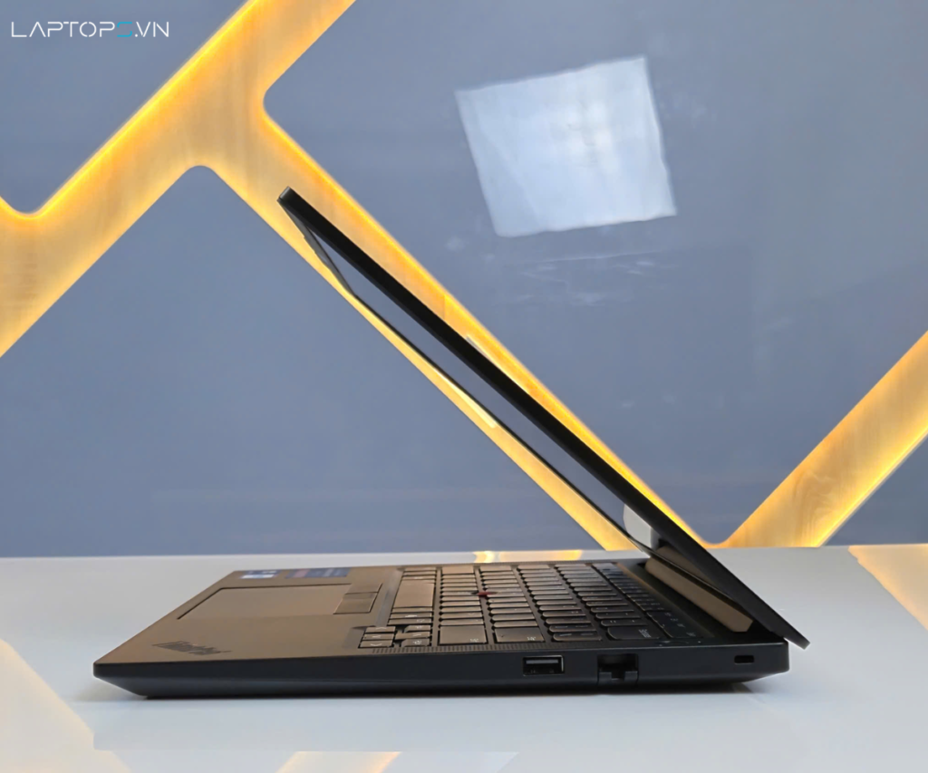 Lenovo ThinkPad E14 Gen 7 19 Kết Nối Đa Dạng, Sạc Nhanh & Bảo Mật Tối Ưu