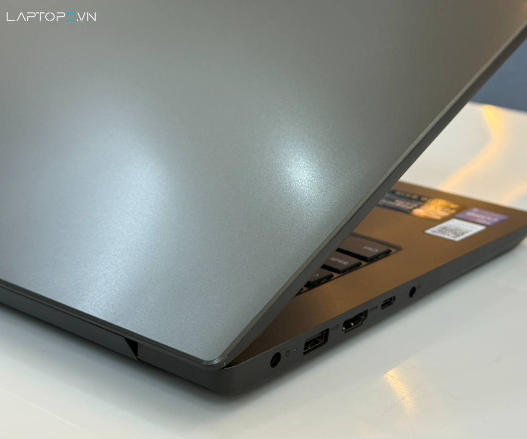 Thiết Kế Gọn Nhẹ Và Tiện Dụng