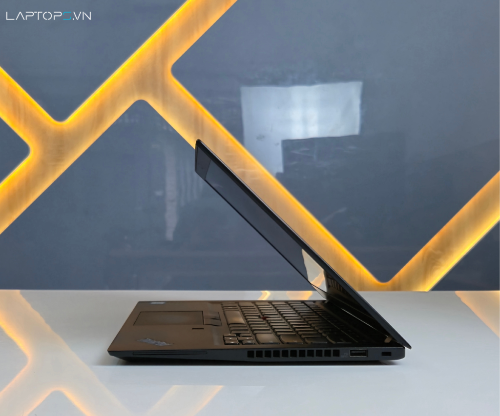 Lenovo ThinkPad T490S 4