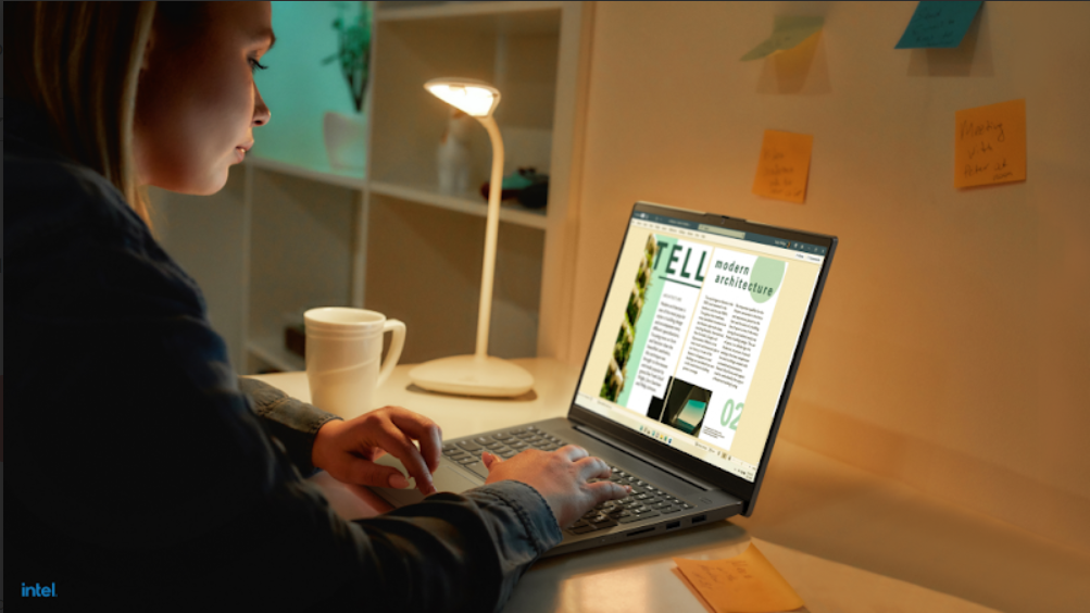 Hình Ảnh Chất Lượng Cao và Kết Nối Linh Hoạt