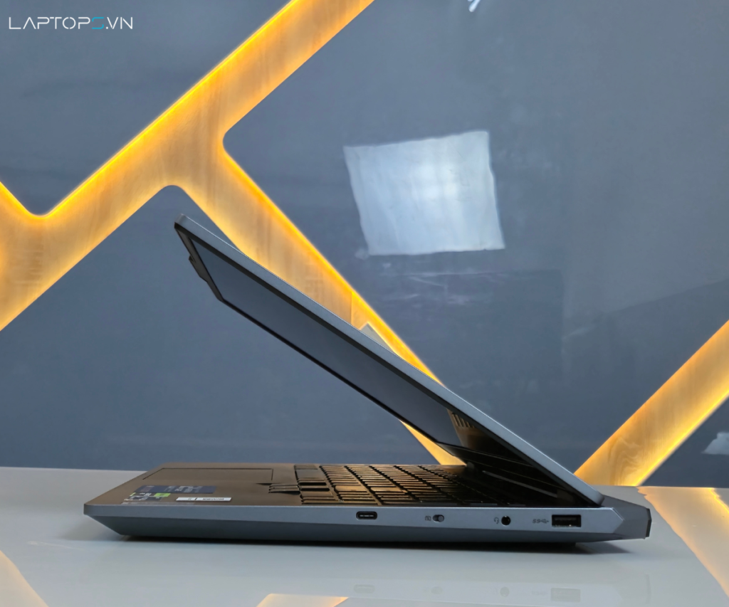 Laptop Lenovo Gaming LOQ 15IAX9 - 83GS000JVN 18 Âm Thanh 3D Chuyên Dụng