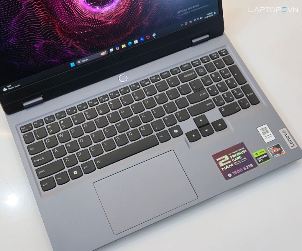 Laptop Lenovo Gaming LOQ 15IAX9 - 83GS000JVN 17 Màn Hình Tốc Độ Cao