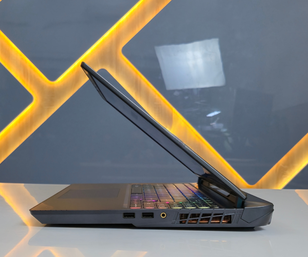 Laptop MSI Vector 16 HX AI A2XWHG-010VN 18 Mua MSI Vector 16 HX AI Chính Hãng, Giá Tốt Tại LAPTOPS.VN